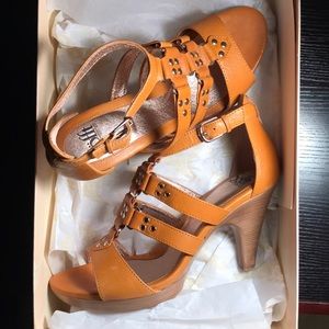 Sofft Castello Heel sandal in yellow